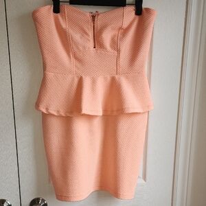 2B Bebe Strapless Peach Peplum Dress Sz LG WORN ONCE!
